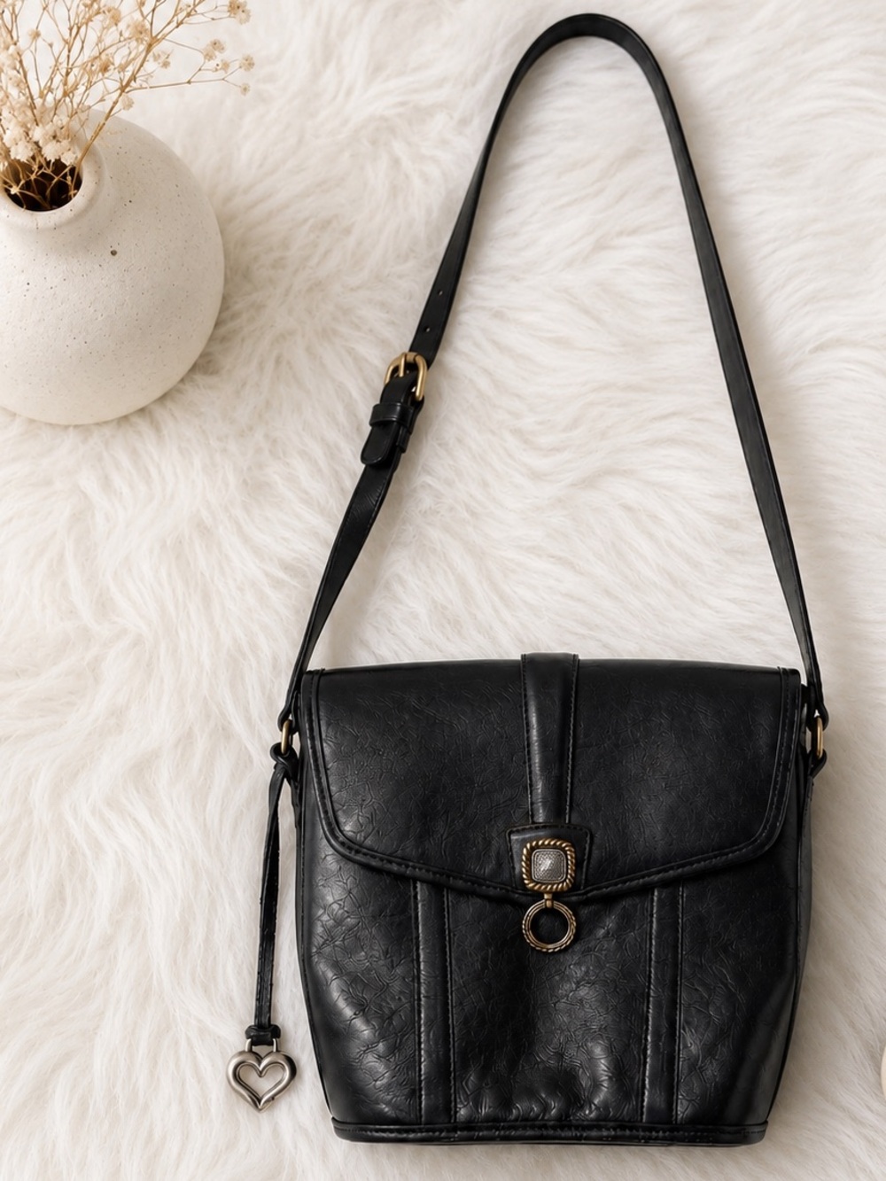 Vintage 90s Retro Minimalist Brighton Leather Crossbody Bucket Bag
